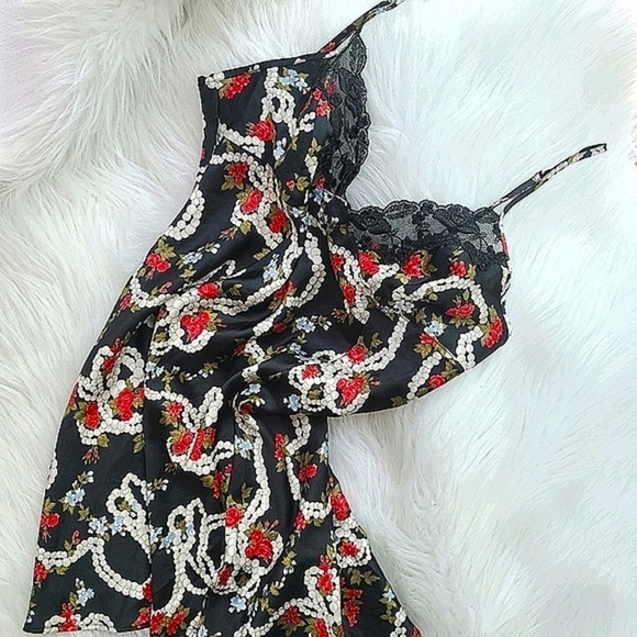 Victoria's Secret Chemise Shortie Black Lace Silky Floral Roses w Pearls… - Picture 1 of 15